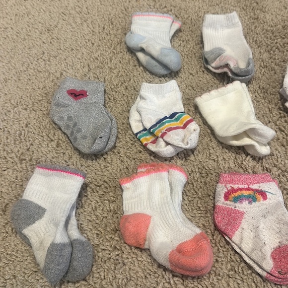 (18) Cat & Jack and Fruit of The Loom Girls 6 - 12 Month Socks Lot - Picture 5 of 6